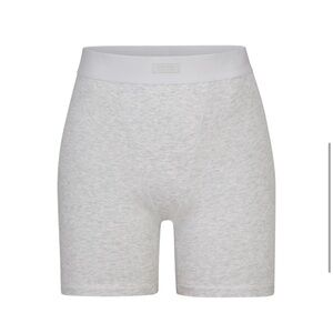 SKIMS Boyfriend Boxer Shorts - light grey, small